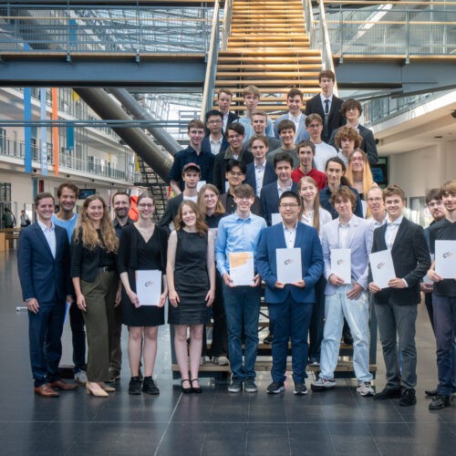 Die Finalisten des 43. Bundeswettbewerb Informatik 2025 beim Gruppenfoto.