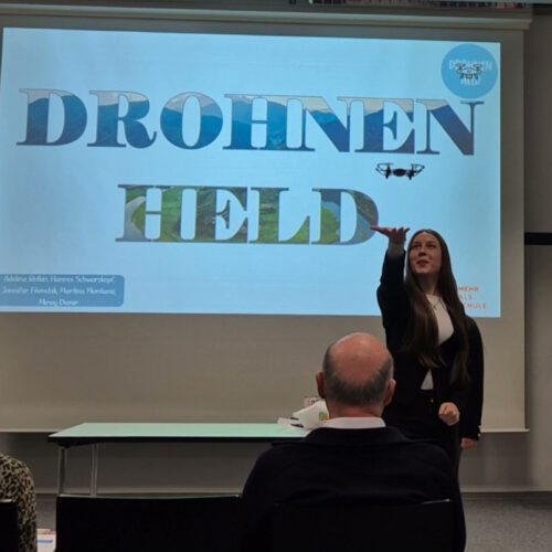 Beim Vortrag mit Drohne